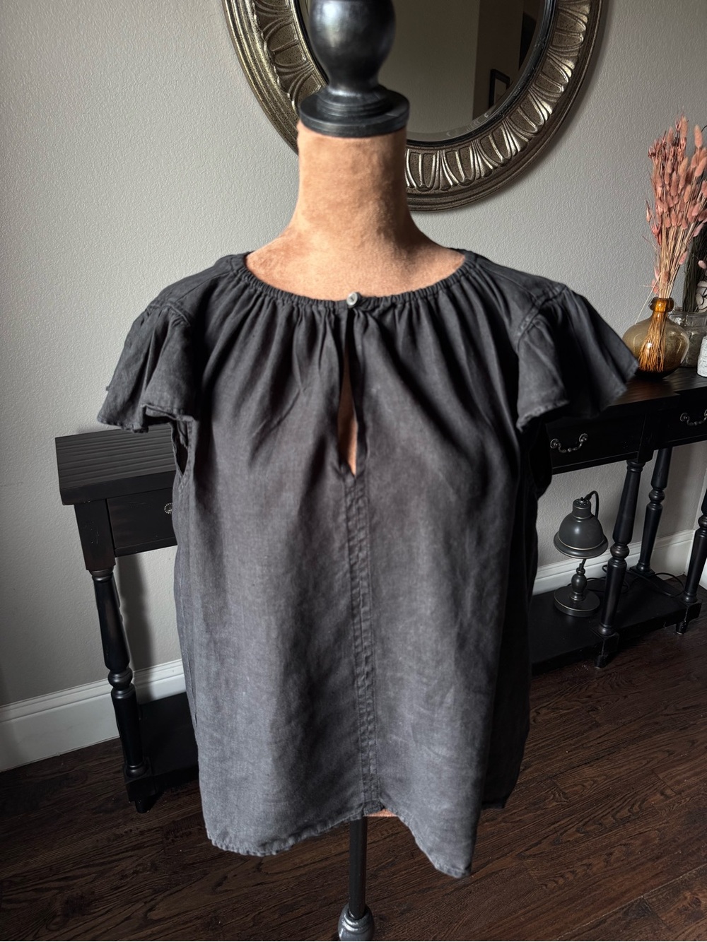 Velvet by Graham & Spencer Linen Black V-Neck Flutter Sleeve Blouse - Picture 3 of 11
